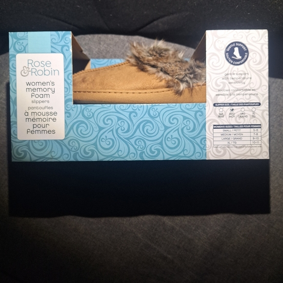 NIB Rose and Robin Slippers Size M - Picture 3 of 7